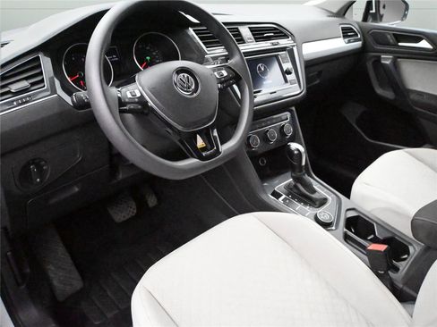 Used 2021 Volkswagen Tiguan S image 2