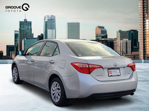 Used 2018 Toyota Corolla LE image 3