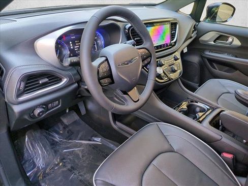 New 2026 Chrysler Pacifica Limited image 3