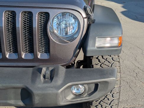 Used 2018 Jeep Wrangler Sport AWD/4WD image 12
