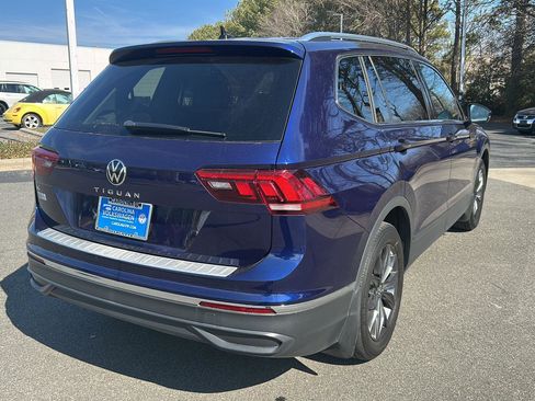 Certified 2022 Volkswagen Tiguan SE image 7
