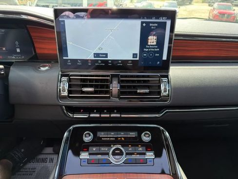 Used 2024 Lincoln Navigator Premiere AWD/4WD image 30