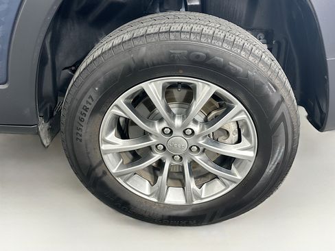 Used 2021 Jeep Cherokee Latitude Lux w/ Sun & Sound Group image 11