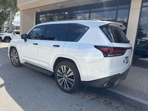 Used 2022 Lexus LX 600 4WD w/ Appearance Package image 7