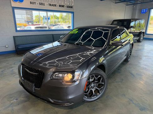 Used 2019 Chrysler 300 S AWD/4WD image 2