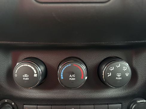 Used 2016 Jeep Wrangler Unlimited Sahara w/ Connectivity Group image 15