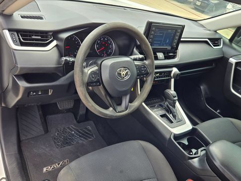 Used 2021 Toyota RAV4 LE FWD image 10
