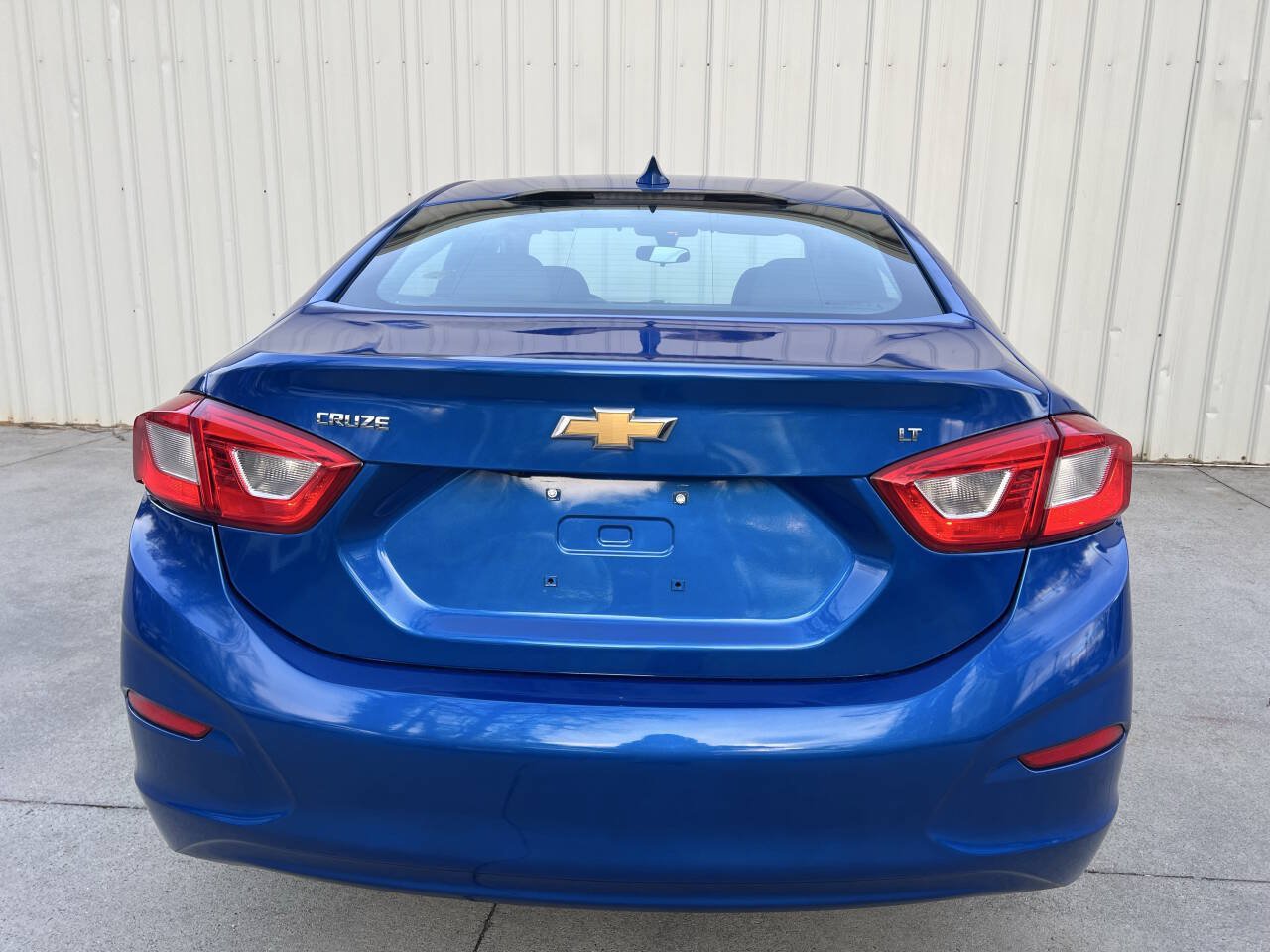 Used 2017 Chevrolet Cruze LT FWD image 4