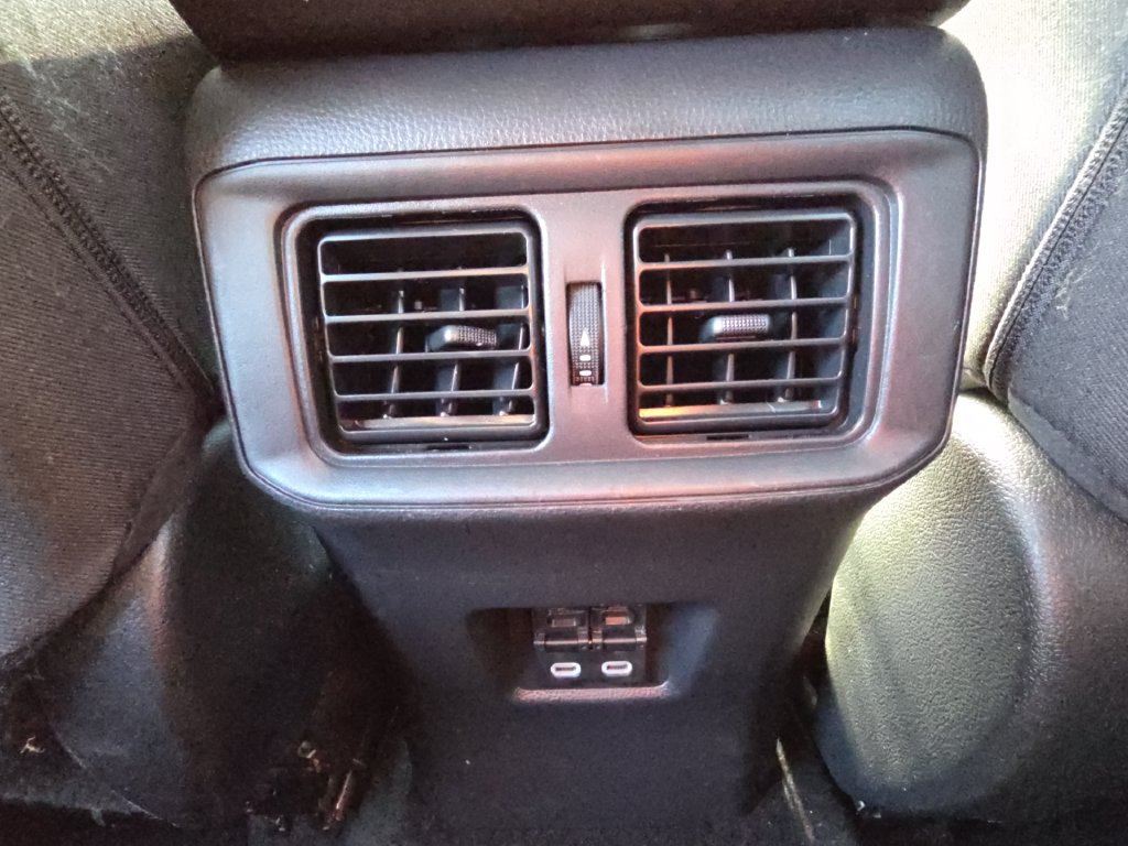 Used 2024 Toyota RAV4 XLE AWD/4WD image 30