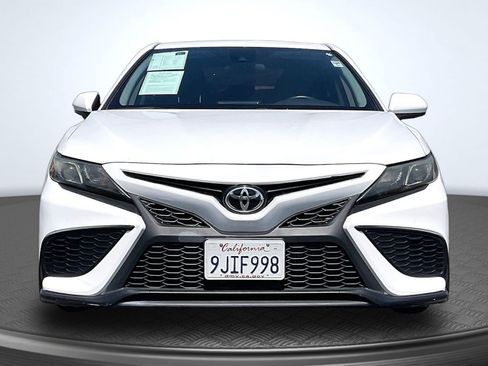 Used 2021 Toyota Camry SE FWD image 3
