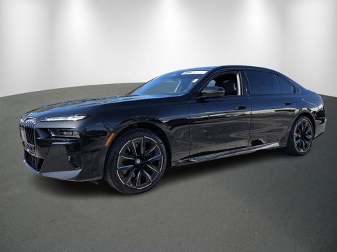 Used 2024 BMW 760i xDrive w/ Executive Package image 3