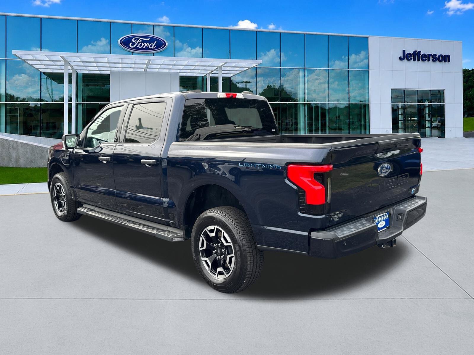 Used 2023 Ford F150 Lightning XLT AWD/4WD image 5