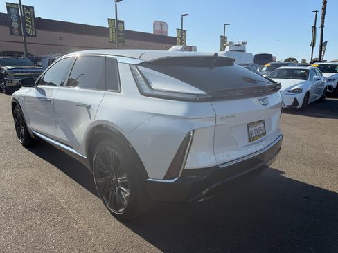 Used 2024 Cadillac Lyriq Tech w/ Driver Assist Package AWD/4WD image 5