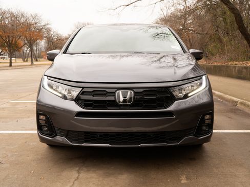 Used 2025 Honda Odyssey Elite image 3