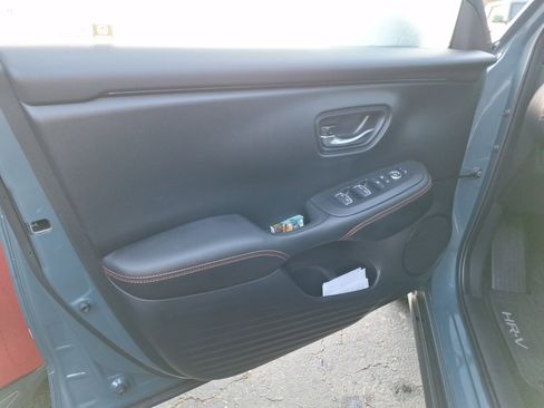 Used 2025 Honda HR-V Sport image 9