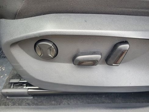 Certified 2023 Volkswagen Tiguan SE image 17