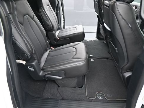 New 2026 Chrysler Pacifica Select image 23