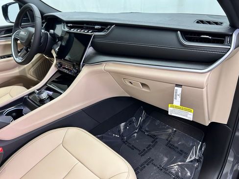 New 2025 Jeep Grand Cherokee L Limited w/ Black Appearance Package image 27