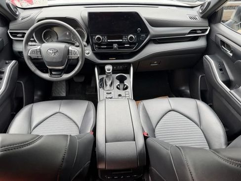 Used 2024 Toyota Highlander XSE AWD/4WD image 10