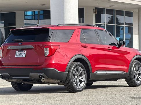 Used 2022 Ford Explorer XLT w/ Equipment Group 202A RWD image 4