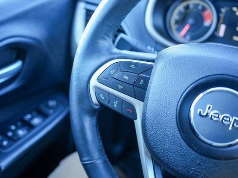 Used 2016 Jeep Cherokee Latitude w/ Safety/Convenience Group image 25