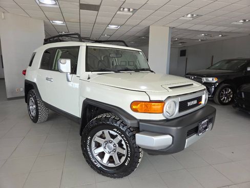 Used 2014 Toyota FJ Cruiser 4WD w/ Upgrade Package image 1