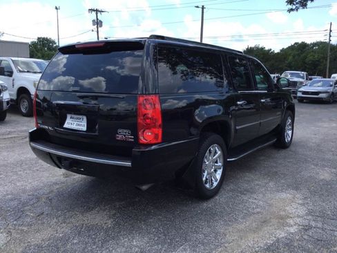 Used 2010 GMC Yukon XL Denali AWD/4WD image 6