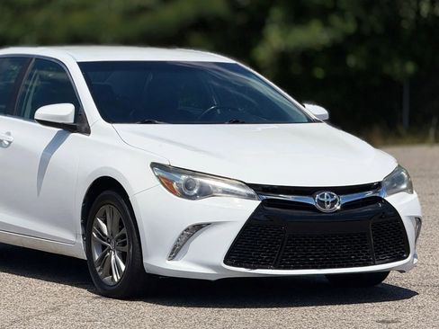 Used 2015 Toyota Camry SE FWD image 15