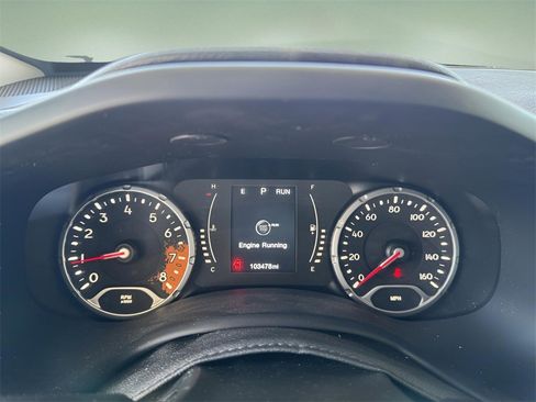 Used 2015 Jeep Renegade Latitude w/ Popular Equipment Group image 30