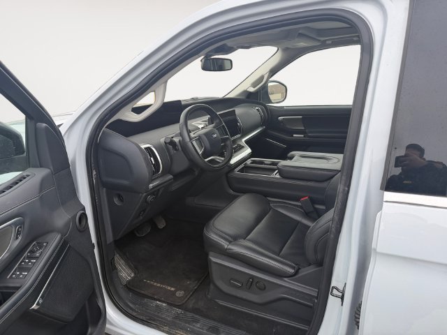 Certified 2025 Ford Expedition Platinum AWD/4WD image 10