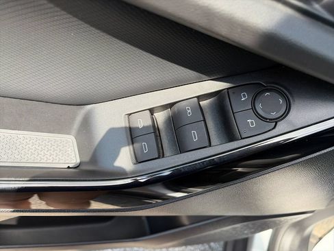 Used 2025 Chevrolet Equinox LT AWD/4WD image 13