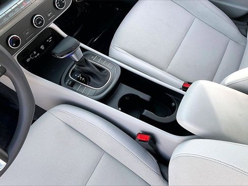 Used 2025 Hyundai Kona SE image 15