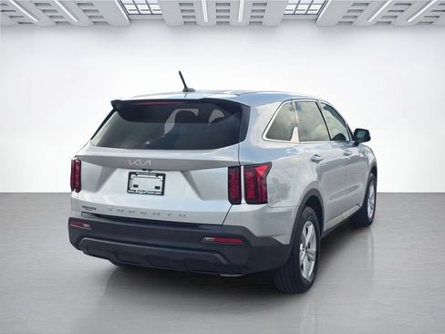 Used 2022 Kia Sorento LX FWD image 3