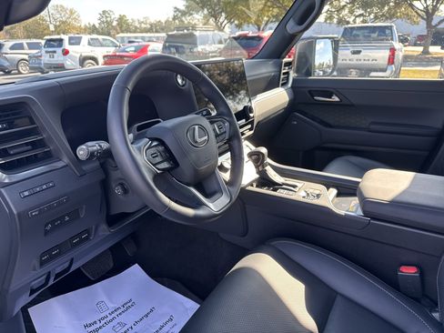 Used 2025 Lexus GX 550 image 15