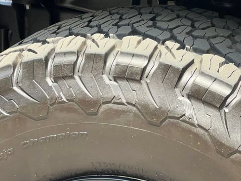 Used 2025 Jeep Wrangler Unlimited Rubicon AWD/4WD image 8