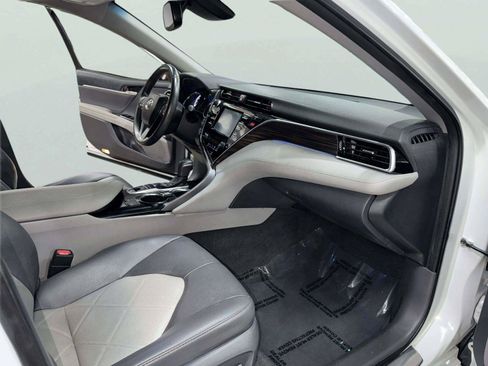Used 2018 Toyota Camry XLE FWD image 23