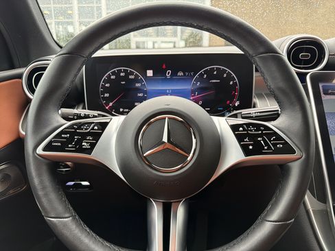 Used 2024 Mercedes-Benz GLC 300 4MATIC image 13