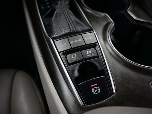 Used 2022 Toyota Camry XLE FWD image 19