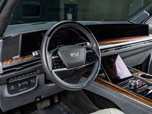Used 2025 Cadillac Escalade Sport Platinum image 17