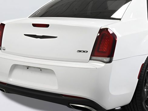 Used 2023 Chrysler 300 Touring w/ Sport Appearance Package image 38
