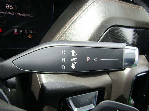 Used 2025 GMC Yukon XL AT4 w/ AT4 Premium Package AWD/4WD image 34