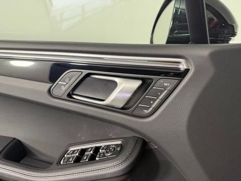 Certified 2026 Porsche Macan AWD/4WD image 20