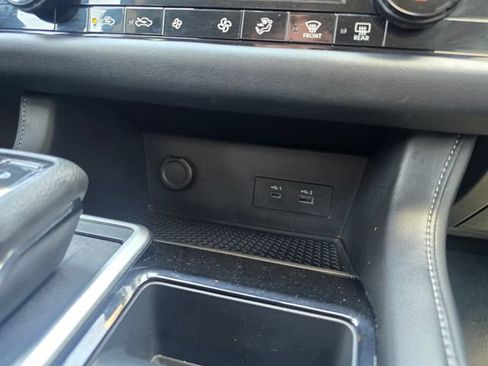Used 2025 Nissan Pathfinder SV AWD/4WD image 21
