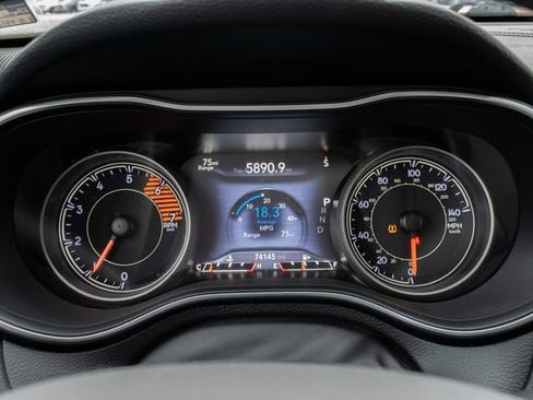 Used 2019 Jeep Cherokee Limited image 38