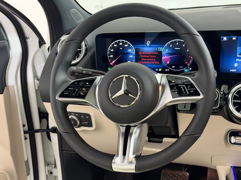 Used 2026 Mercedes-Benz GLA 250 4MATIC image 17