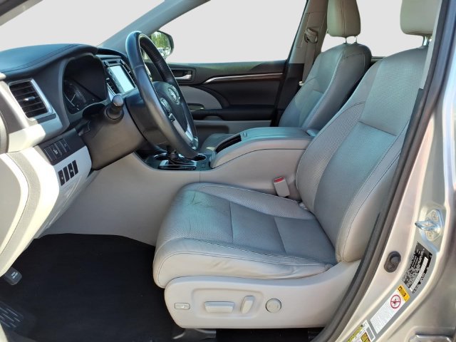Used 2016 Toyota Highlander Limited FWD image 4