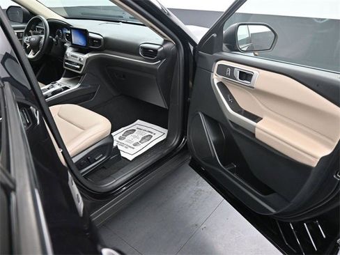 Used 2023 Ford Explorer XLT w/ Equipment Group 202A image 17