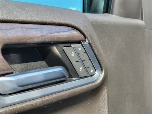 Used 2022 Chevrolet Silverado 1500 LTZ w/ LTZ Premium Package image 19