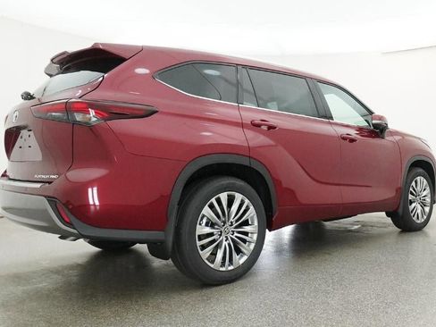 New 2026 Toyota Highlander Platinum image 25