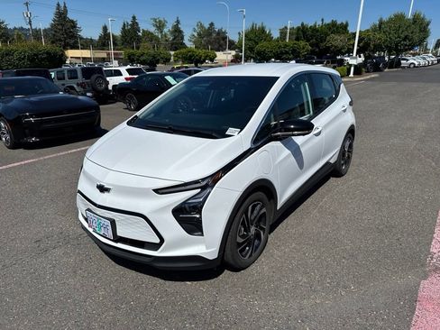 Used 2023 Chevrolet Bolt LT w/ Infotainment Package FWD image 3